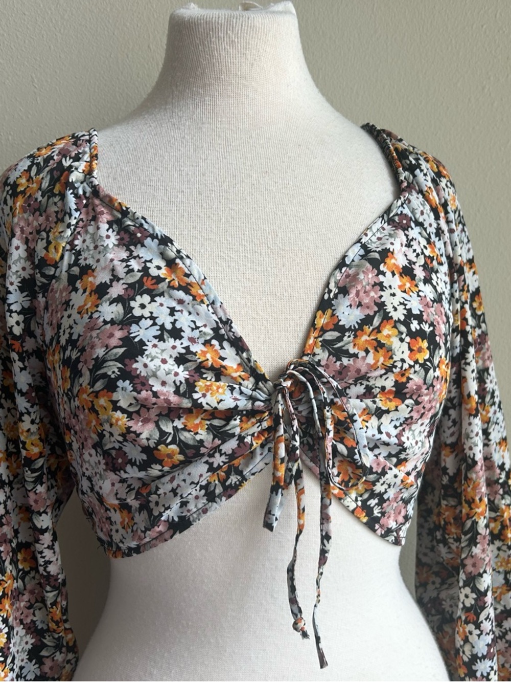 Floral Ruched Tie-Front Crop Top - Black Multi